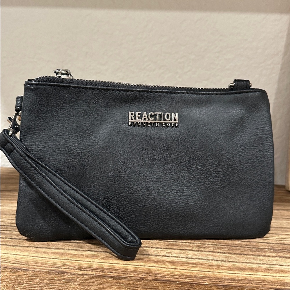 Kenneth Cole Slingbag/Clutch/Wristlet‎ NWT